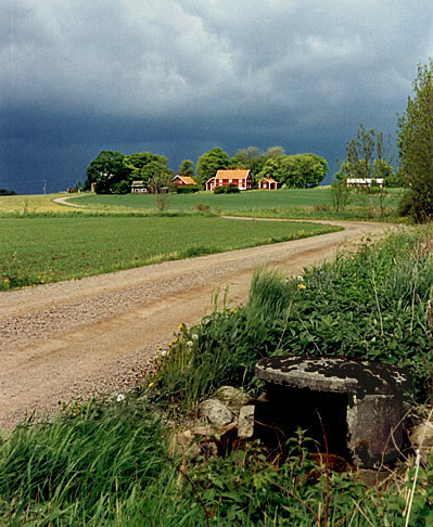 En trasig dikestrumma vid landsvägen, att pusta ut på.